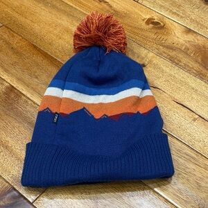 NWOT Locale Pom Pom Hat